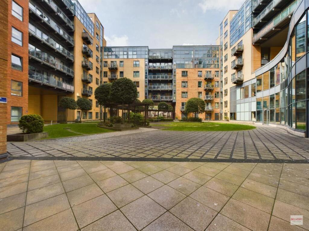 City Apartment In Great Location With A Balcony & Parking Possible - West One Sheffield Bagian luar foto